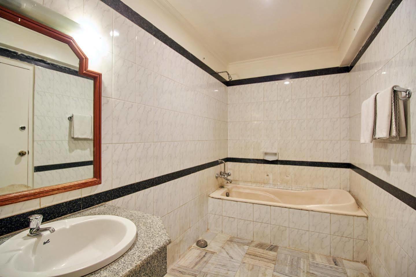 Hotel Chalukya Bengaluru Kültér fotó